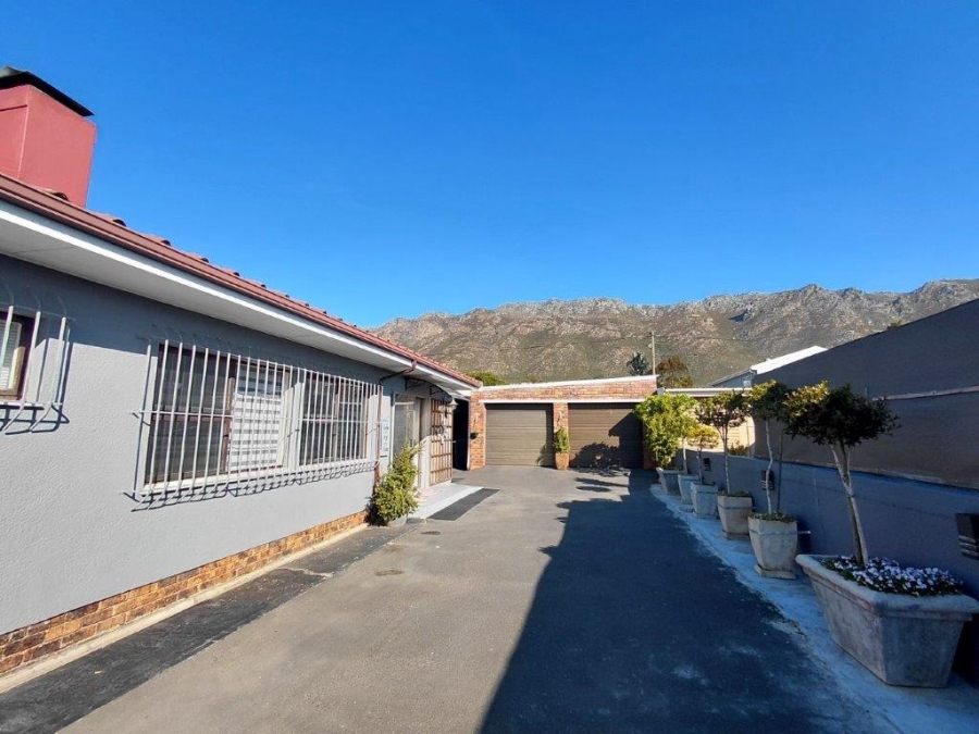 5 Bedroom Property for Sale in Winslow Western Cape